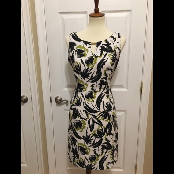 Ronni Nicole Dresses & Skirts - RonnieNicole White Floral Shift Dress Size 6